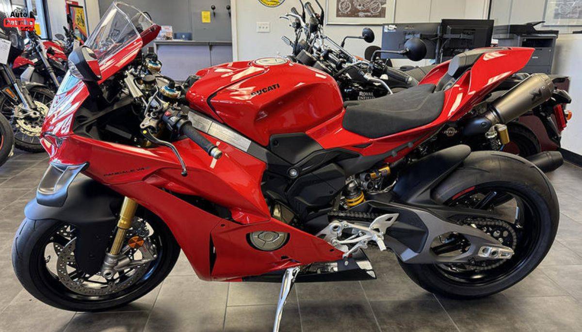 सिर्फ 3 सेकंड में रफ़्तार का तूफ़ान, Ducati Panigale V4 2025 का राज़